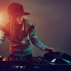 日本少妇被添全过程A片
